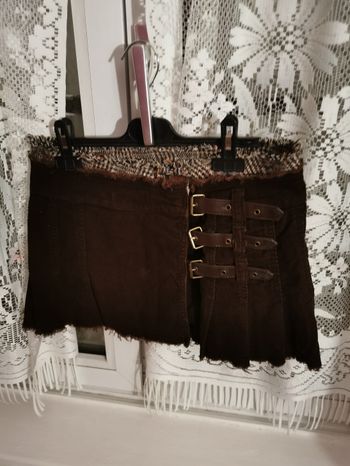 Jupe courte fantaisie écossais, 3 boucles et frangée en bas