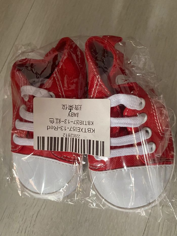 Chaussures souples rouges pour bébé 6-12 mois - photo numéro 2