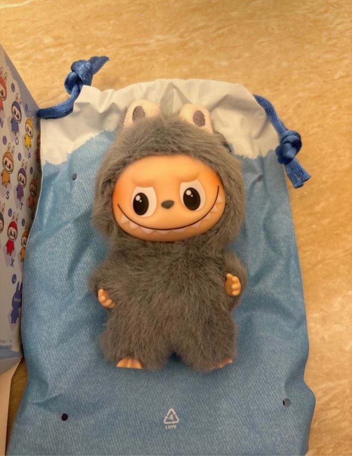 labubu pin for love lettre W