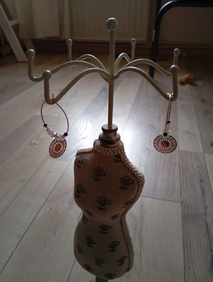 Boucles d'oreilles créoles dorées - photo numéro 2