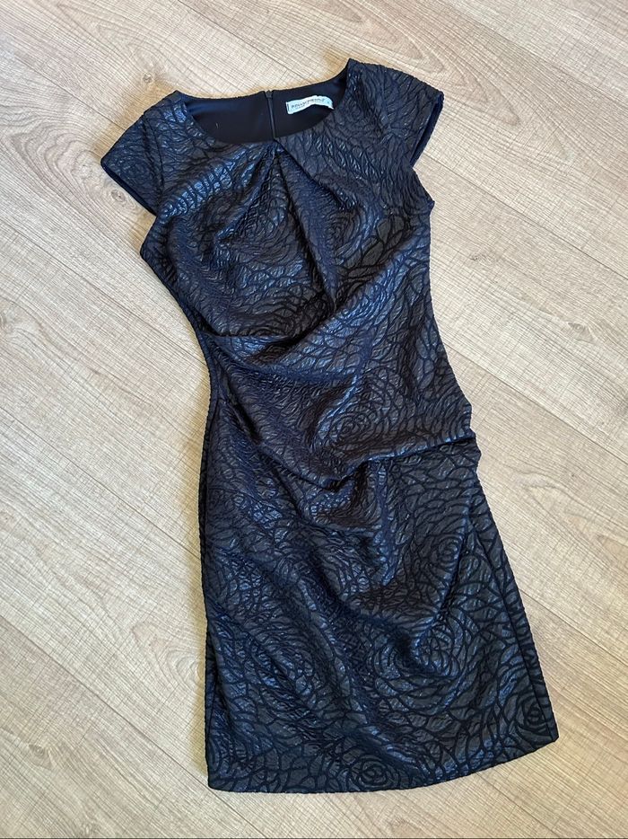 Robe noire à manches courtes Rinascimento taille S jamais portée - photo numéro 7