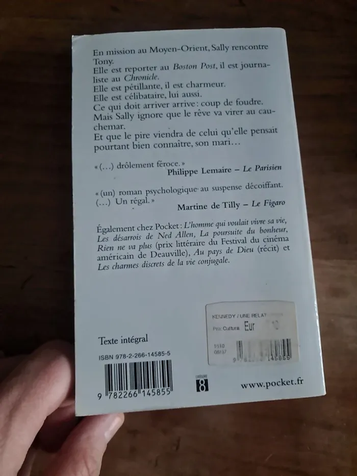 Livre Une relation dangereuse - photo numéro 3