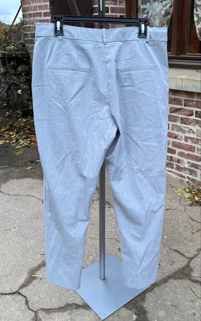 🤍 Pantalon à fines rayures gris et blanc – Camaïeu – Taille 44 - photo numéro 4