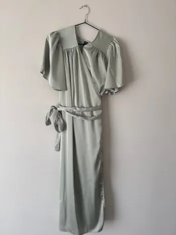 👗 Robe portefeuille d'été ou soirée effet satin- Shein-neuf sans etiquette- taille L couleurverte