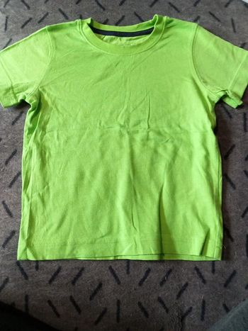 T-shirt taille 98cm c&a