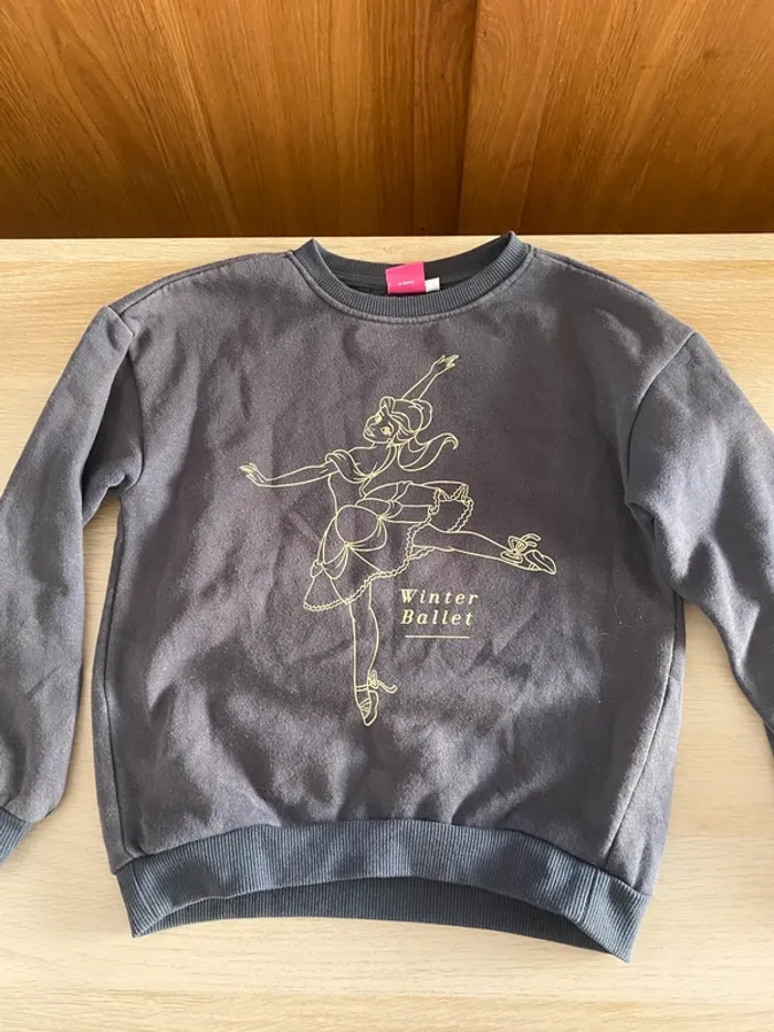 Pull fille 8 ans Disney princesse belle bête beauty beast Chicago Minnie Mouse 80s - photo numéro 10
