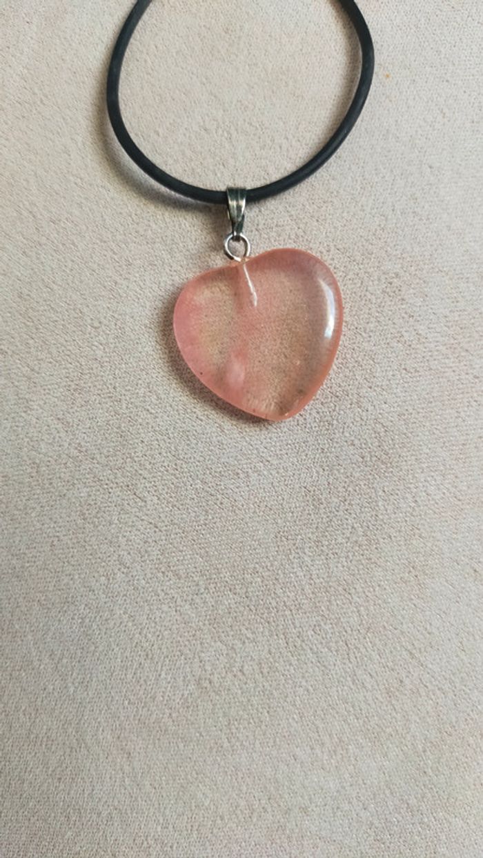 Pendentif fantaisie – Cœur rose clair transparent, délicat et lumineux