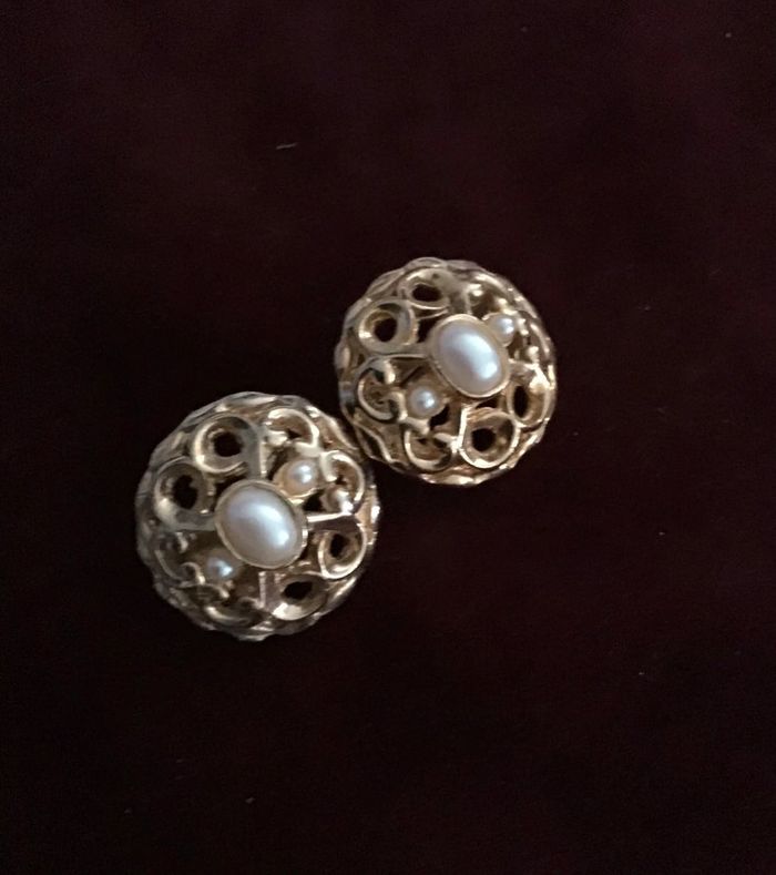 Très beaux clips vintage. Années 80