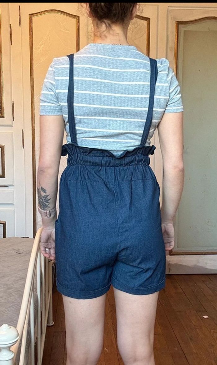 Belle Salopette short bleu - taille M - très bon état - photo numéro 2