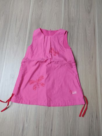 Robe rose 12 mois avec des papillons et fermeture éclair dans le dos