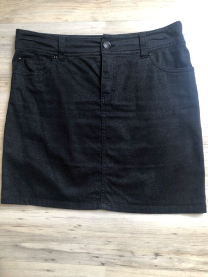 Jupe courte noir moucheté