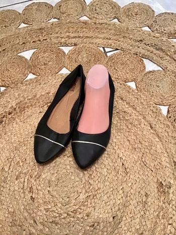 Chaussure plate de couleur noir et argenté taille 38