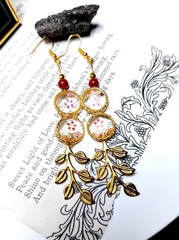 Magnifique paire de boucles d'oreilles pendantes style vintage bohème