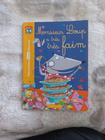 Monsieur loup a très très faim