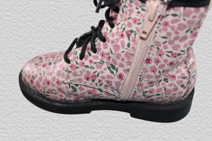 bottines fleuries Primark, taille 25/26 - photo numéro 2