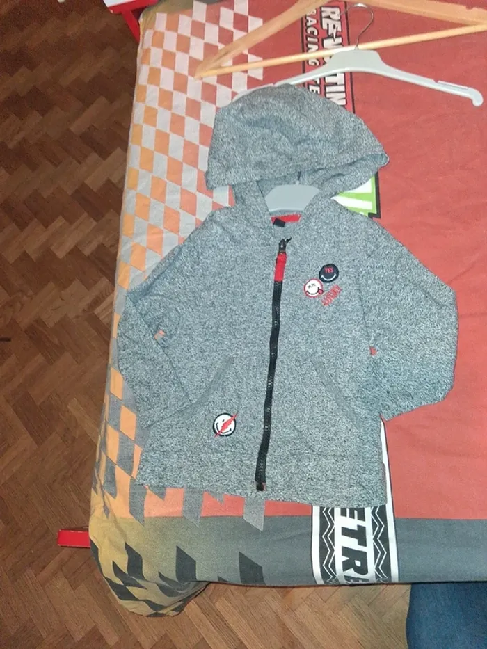 Gilet zippé a capuche 3ans smiley world