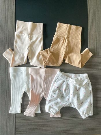 Lot leggings et pantalon pour bébé fille taille 1 mois