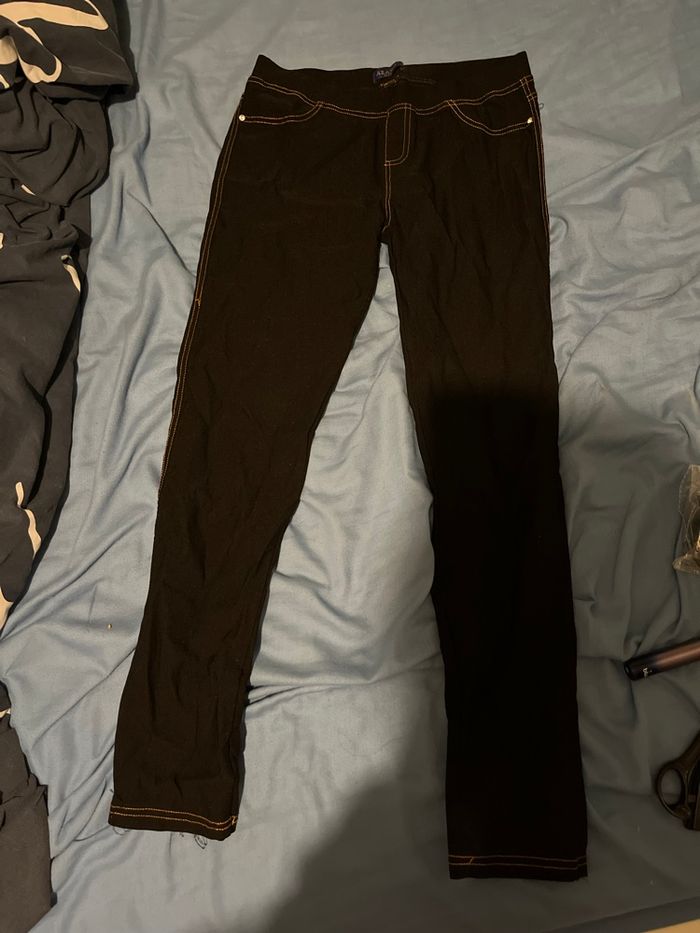 Pantalon en jean taille L en très bon état