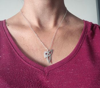 Chaîne avec pendentif fantaisie,  TBE 📿