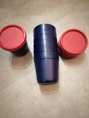 lot de 6 verres et leur couvercle marine et rouge Tupperware