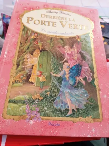 Derrière la porte verte