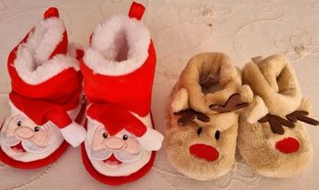 Lot de paires de chaussons de Noël 6 mois neufs