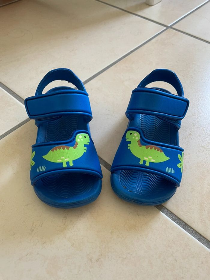 Claquettes bébé neuves