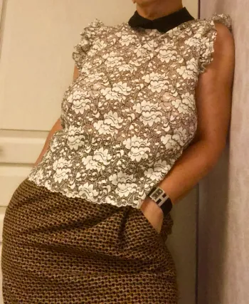Blouse Zara,haut crème-bège effet dentelle sans manches en col contrasté