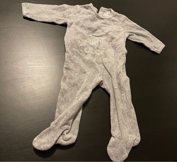 Pyjama Vertbaudet gris et blanc 9 mois