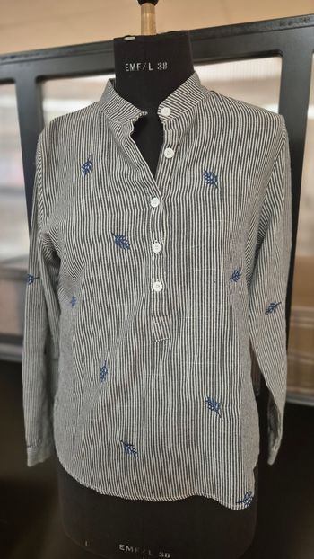 Chemise rayée et brodée