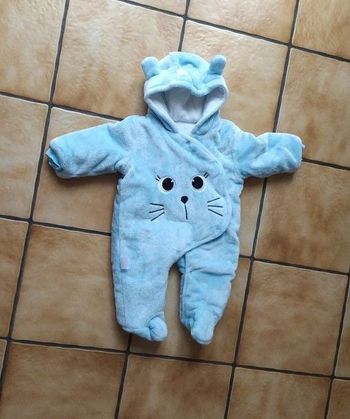 Combinaison polaire bleue, taille 12 mois.