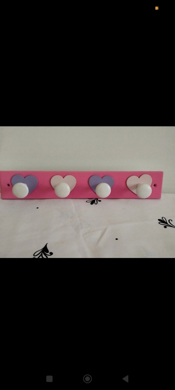 Porte manteau en bois fuschia - photo numéro 2