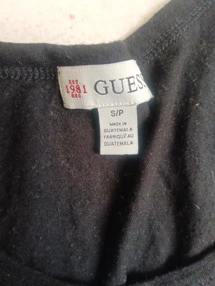 Tee shirt Guess taille S - photo numéro 2