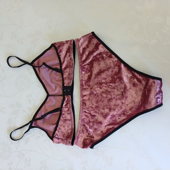 Ensemble sous vêtement taille L - photo numéro 2