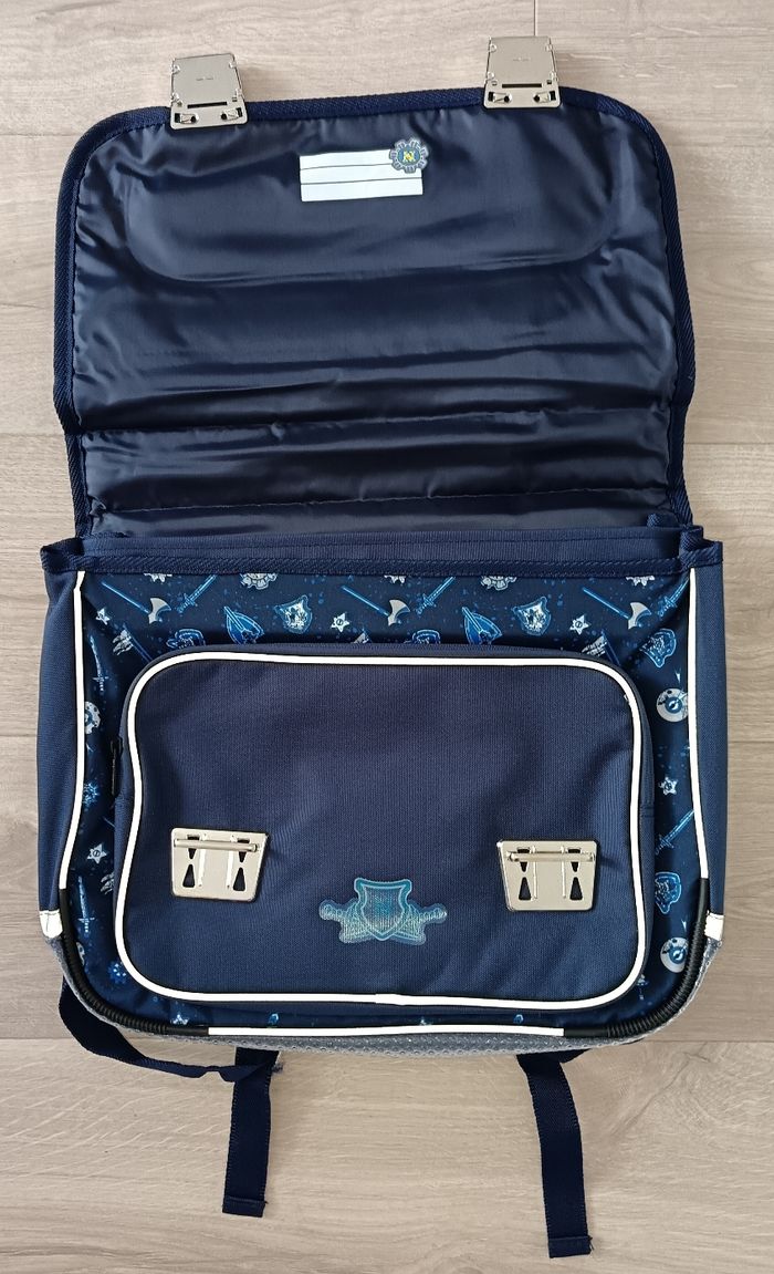 Cartable Playmobil bleu marine Novelmore 38 cm. - photo numéro 3