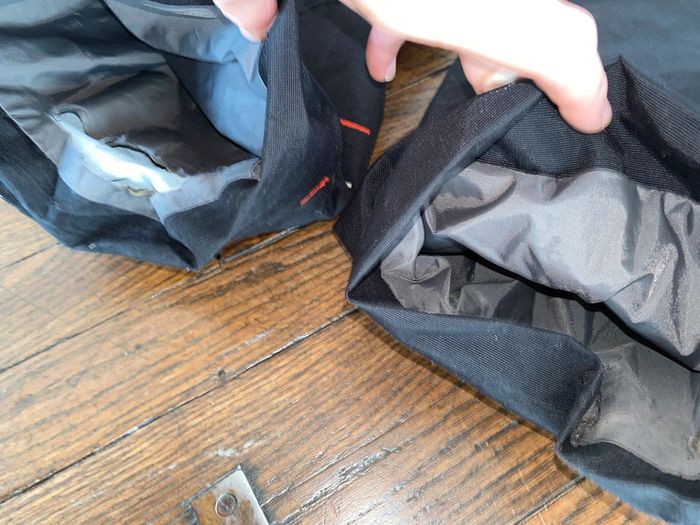 pantalon de ski Queshua  4 ans bon état mais abimé à l'intérieur en bas - photo numéro 2
