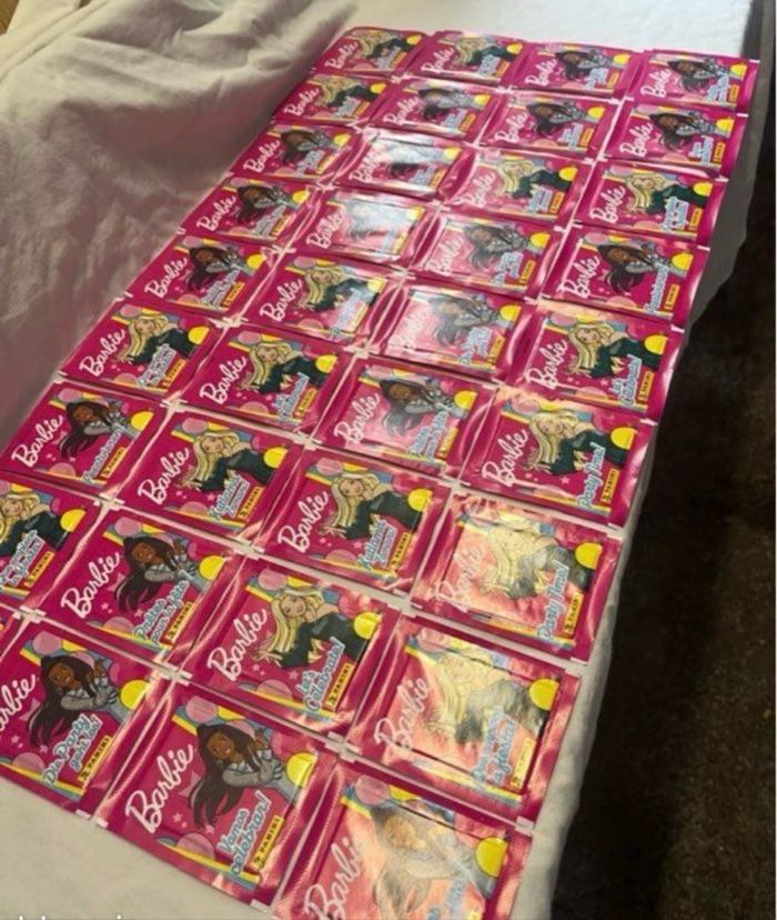 36 Sachets de stickers Panini BARBIE - photo numéro 3
