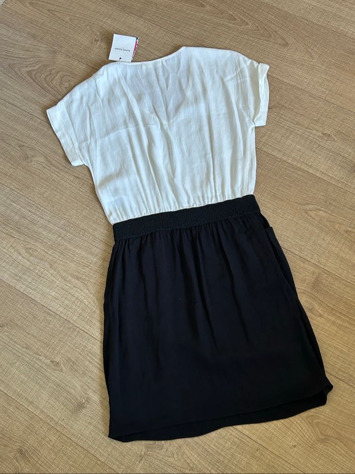 Robe noire et blanche neuve Naf Naf taille 36 (valeur 50€) - photo numéro 8