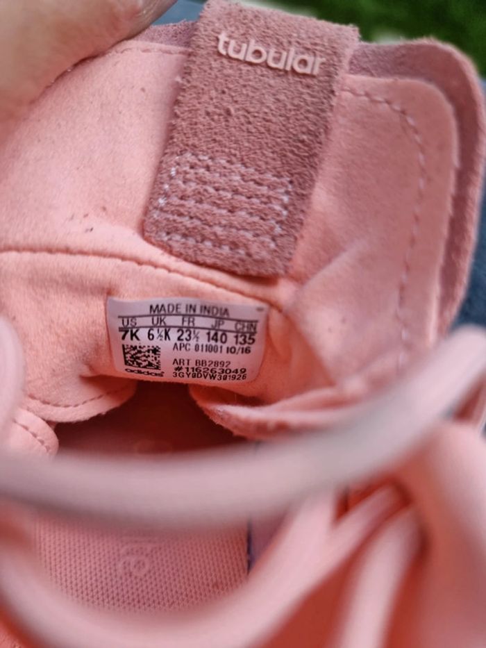 Basket Adidas fille tubular pointure 23,5 très bon état - photo numéro 2