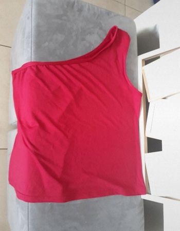 Top épaule nue taille 42