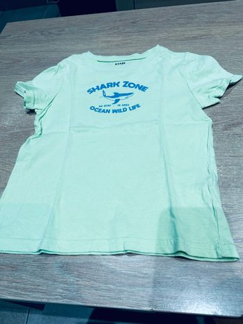 Teeshirt manches courtes vert claire motif requin 5 ans 