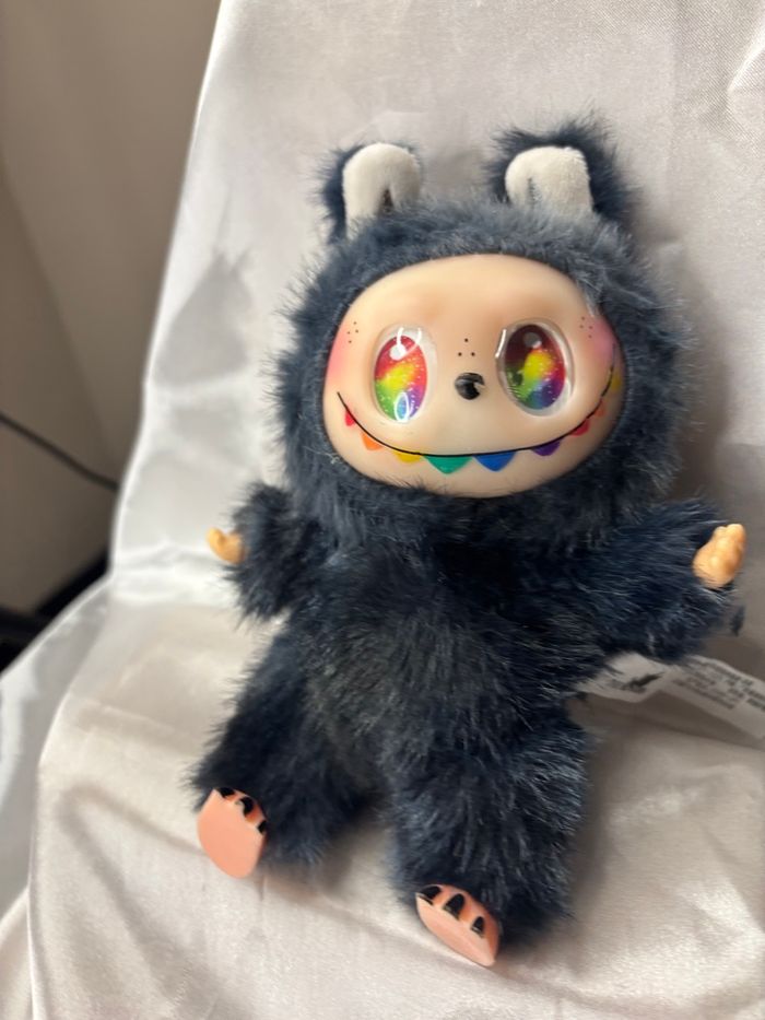 Une peluche porte clé labubu gris noir Energy neuf - photo numéro 2