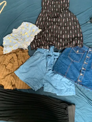 Lot de short, jupe, robe d’été