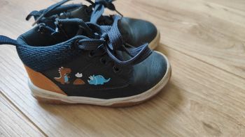 Chaussures dinosaure