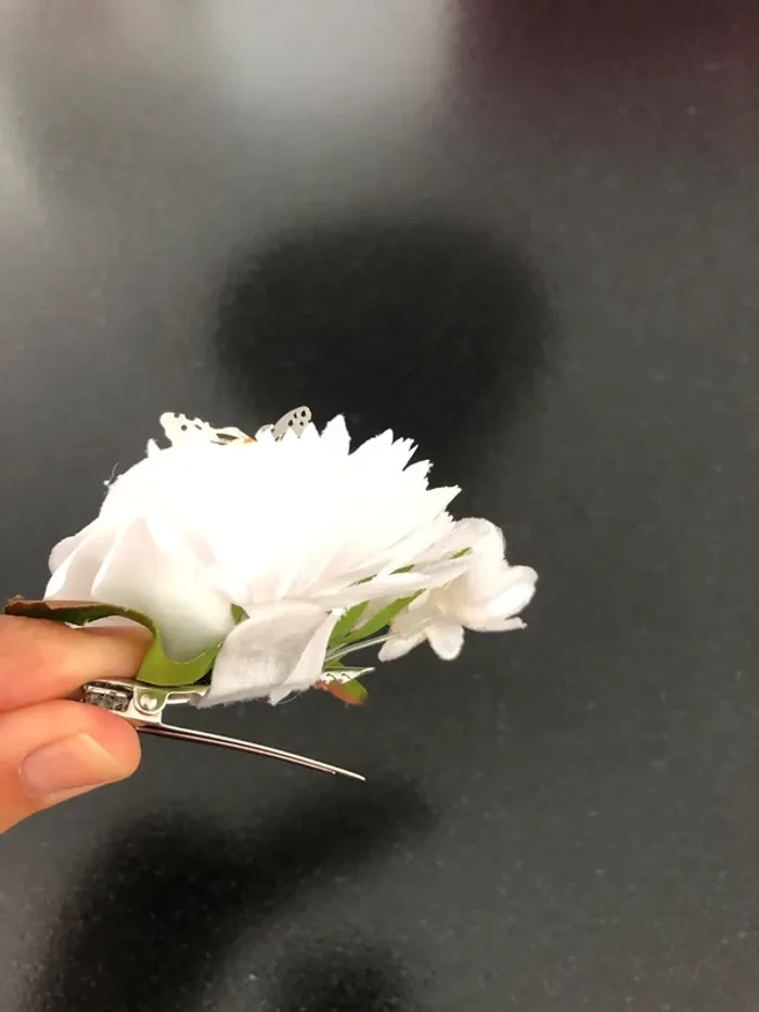 Barrette fleur blanche - photo numéro 3