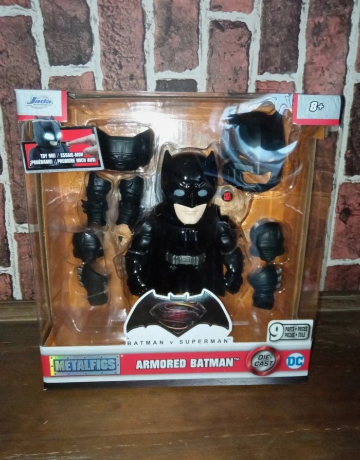 Coffret Batman yeux lumineux métal