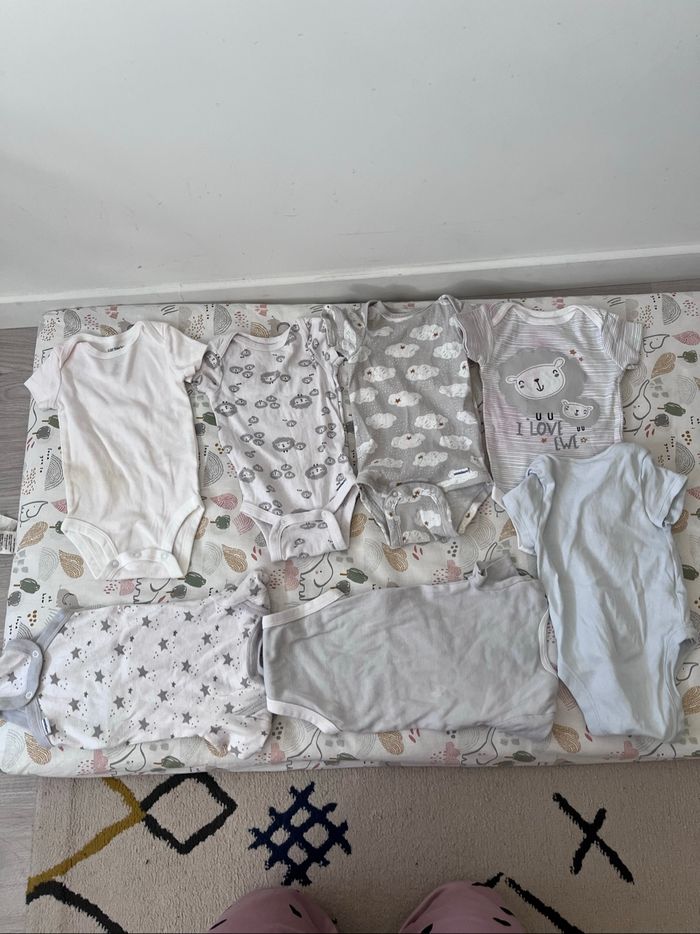 Lot bodies manches courtes