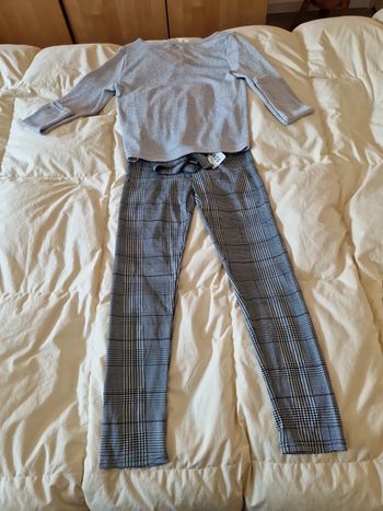 Pantalon neuf et pull.