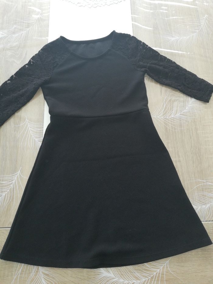 Robe noire. 8 ans