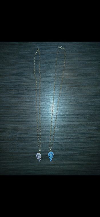 Ensemble de deux colliers pendentifs stitch disney